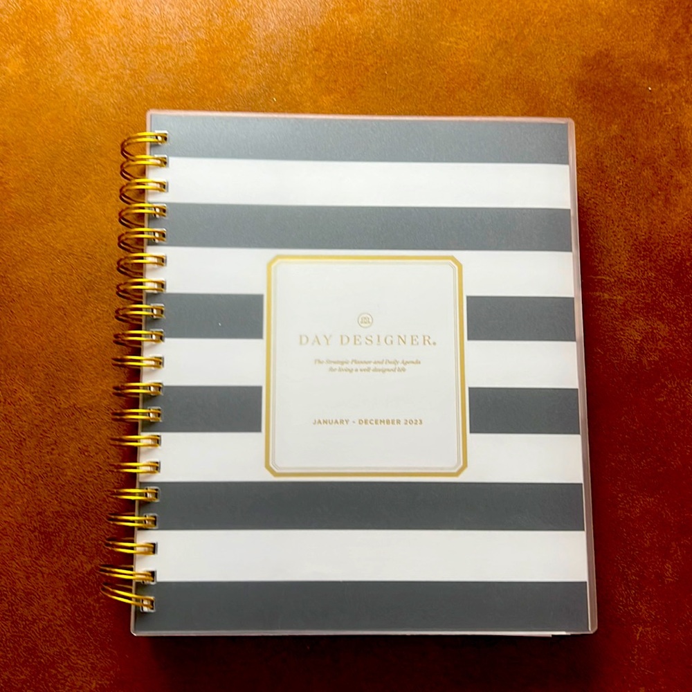 2023 Daily Agenda - Day Designer